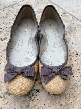 Woven Raffia Bow Ballet Flats in Natural and Gray